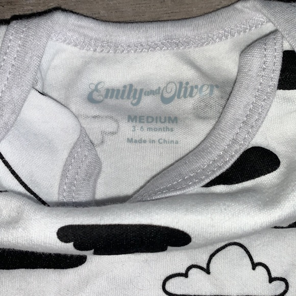 Emily and Oliver Onesie Black and White Clouds 3-6 months - Picture 2 of 6
